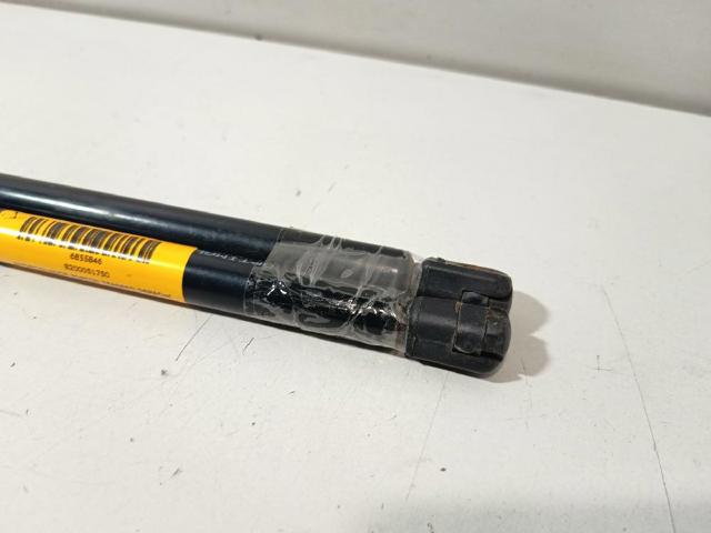 8200051750 Amortiguador de la tapa del maletero  disponible Málaga