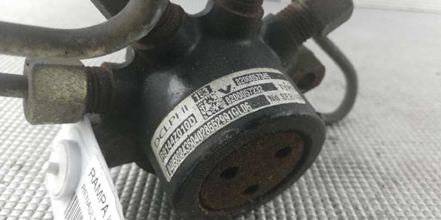 RENAULT 8200057232 Rampa de combustible comprar Barcelona
