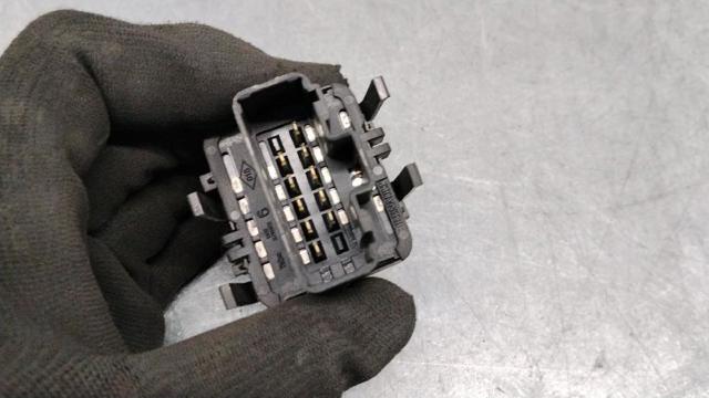 8200060045 Unidad de control de elevalunas delantera izquierda  disponible Burgos