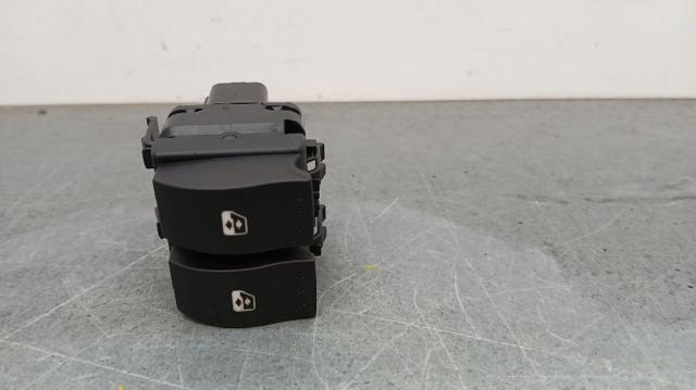 8200060045 Interruptor de elevalunas delantera izquierda comprar Girona