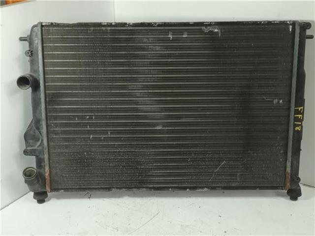 8200062690 Radiador de refrigeración del motor  disponible Utrera