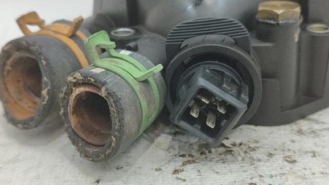 8200065390 RENAULT Caja de termostato  en stock Gandía