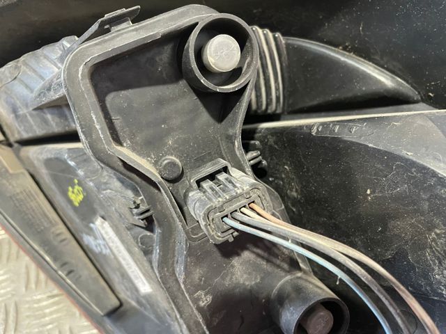 8200073236 RENAULT Piloto trasero izquierdo  comprar en Lleida