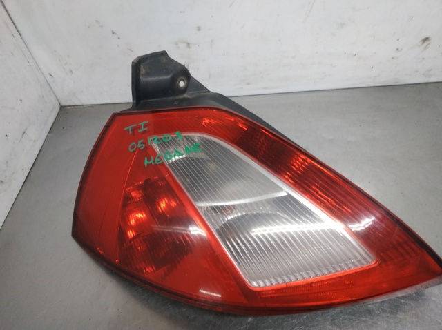 RENAULT 8200073236 Piloto trasero izquierdo  disponible España