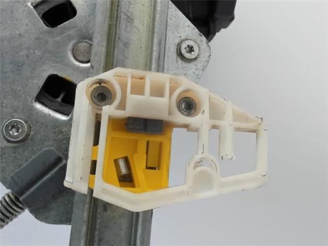 8200075940 RENAULT Mecanismo de elevalunas de la puerta delantera izquierda  disponible Ourense