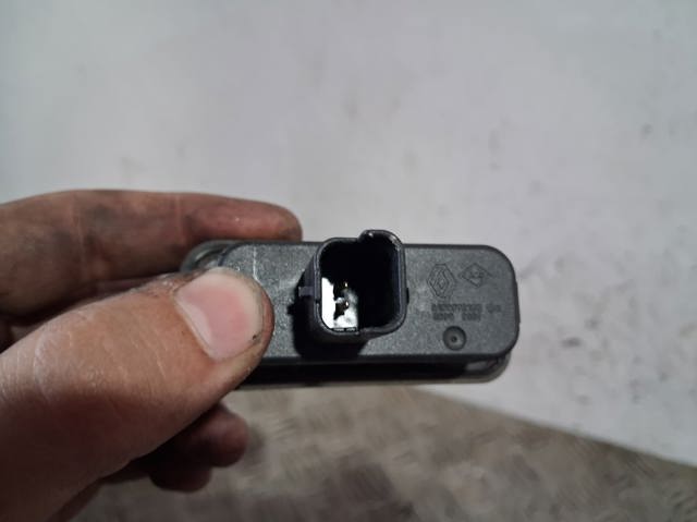 8200076256 RENAULT Botón de accionamiento del cierre de la tapa del maletero (puerta trasera 3/5)  en stock Gandía