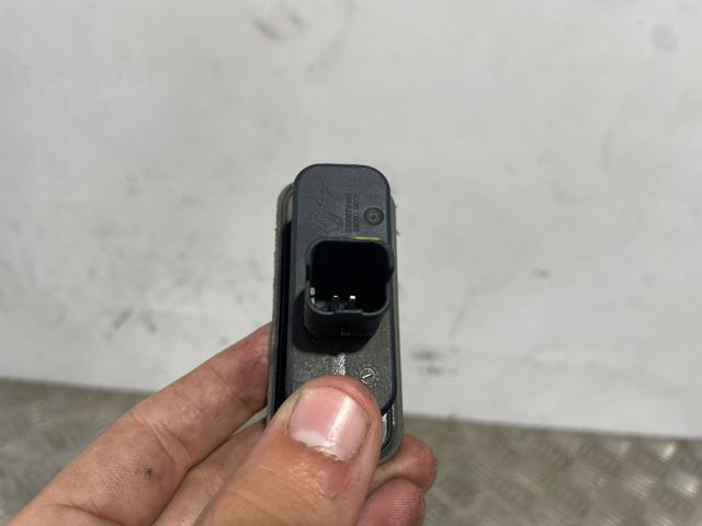Botón de accionamiento del cierre de la tapa del maletero (puerta trasera 3/5) 8200076256 RENAULT