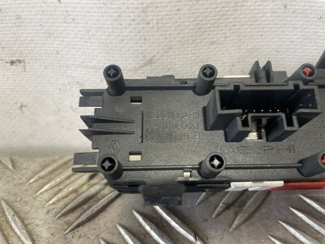 RENAULT 8200095493 Boton de luz de emergencía  en stock Valencia