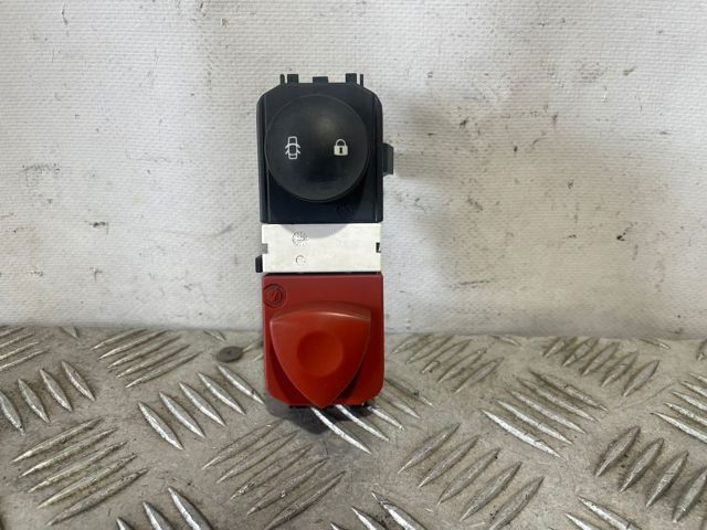 8200095493 RENAULT Boton de luz de emergencía comprar Bilbao