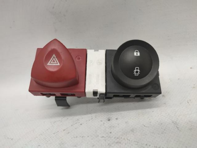 8200095493 RENAULT Boton de luz de emergencía  en stock Córdoba