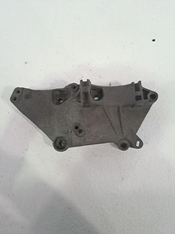 Soporte alternador 8200100148 Renault (RVI)