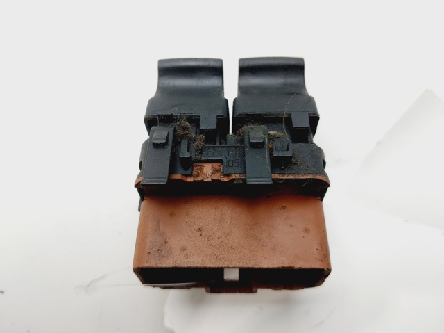 RENAULT 8200107772 Interruptor de elevalunas delantera izquierda  en stock Salamanca