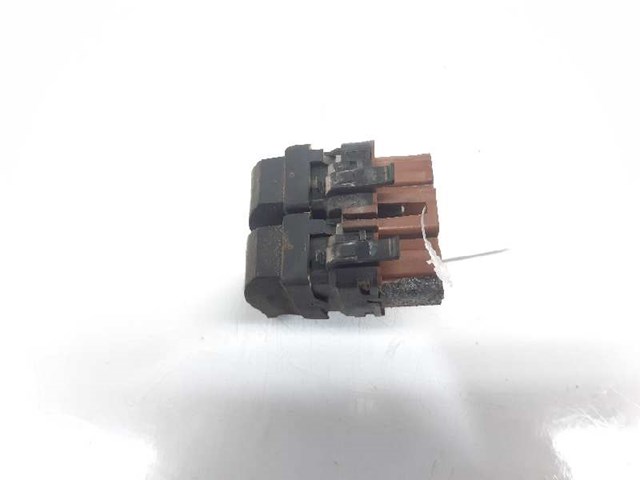 8200107772 Interruptor de elevalunas delantera izquierda comprar Sevilla
