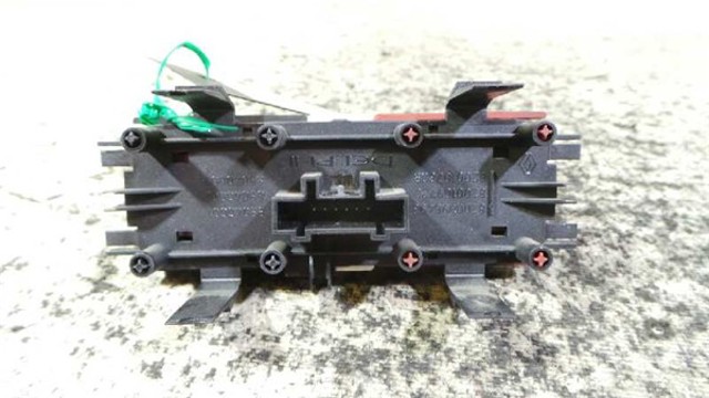 8200107808 RENAULT Boton warning  en stock Huelva