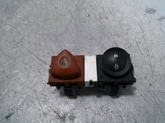 8200107808 RENAULT Boton de luz de emergencía  en stock Gandía