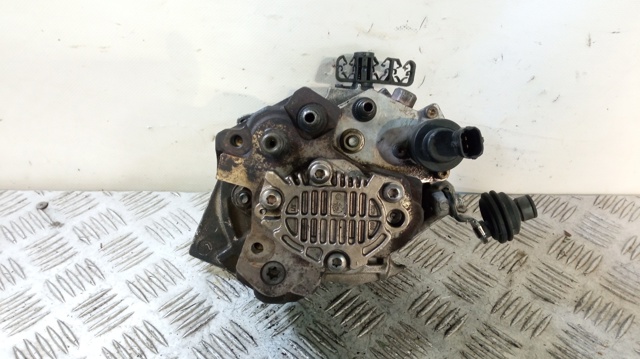 8200108225 RENAULT Bomba de alta presión de combustible  disponible Vigo