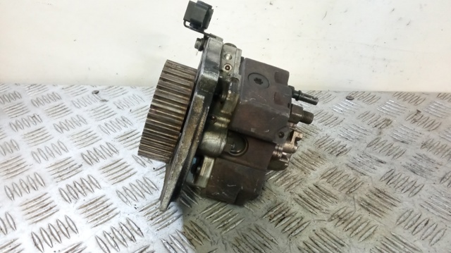 8200108225 RENAULT Bomba de alta presión de combustible  disponible Alicante