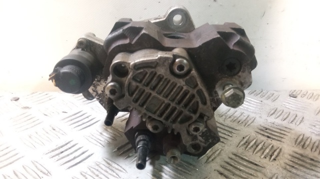 RENAULT 8200108225 Bomba de alta presión de combustible  comprar en Ponferrada