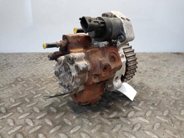 RENAULT 8200108225 Bomba inyectora  en stock Salamanca