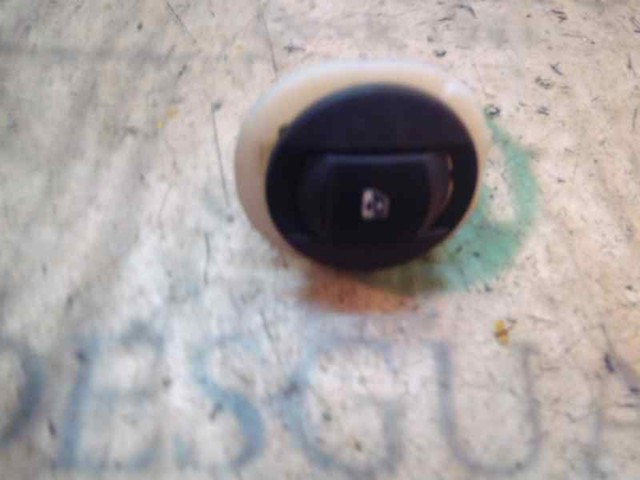RENAULT 8200108266 Botón de encendido del motor del elevalunas trasero  en stock Salamanca