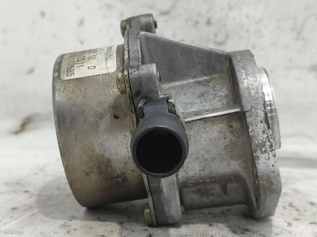 RENAULT 8200113585 Bomba de vacío  en stock Terrassa