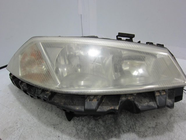 Soporte deparachoques delantero derecho 8200114674 Renault (RVI)