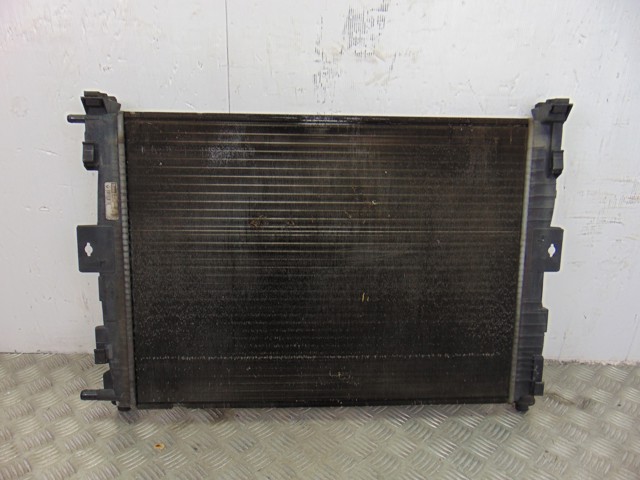 RENAULT 8200115541 Radiador de refrigeración del motor  disponible Lugo