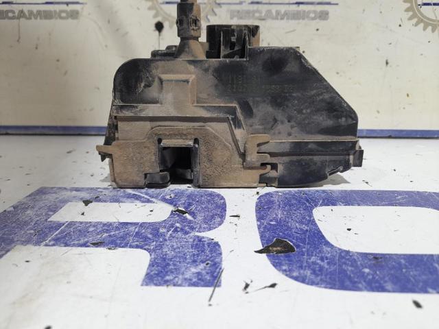 8200119121 Cerradura de puerta delantera derecha  en stock Castellón