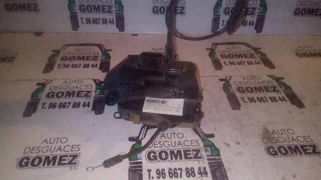 8200119121 RENAULT Cerradura de puerta delantera derecha  disponible Ourense