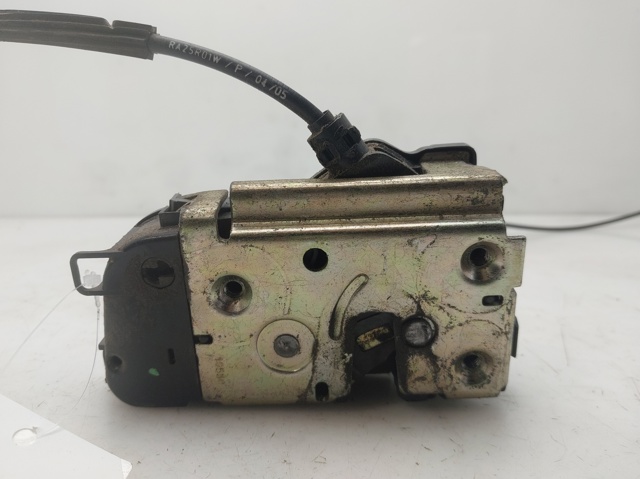 RENAULT 8200119332 Cerradura de la puerta trasera derecha  disponible Valladolid