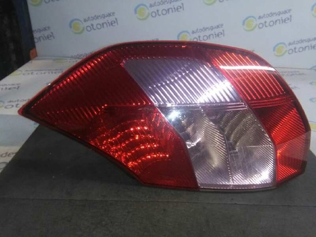 RENAULT 8200127702 Piloto trasero derecho comprar Barcelona