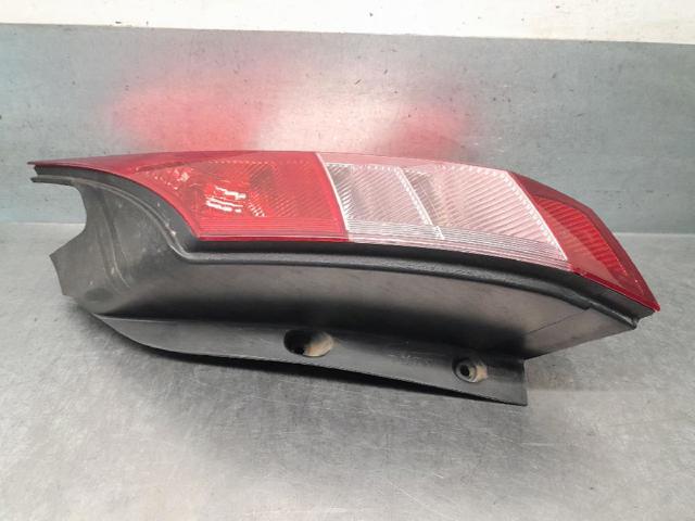 RENAULT 8200127702 Piloto trasero derecho  en stock Salamanca