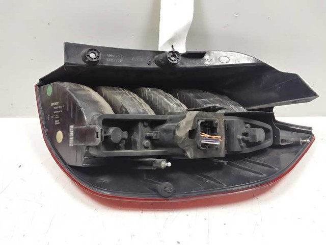 8200127704 Piloto trasero izquierdo  en stock Sabadell