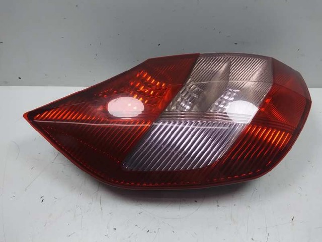 RENAULT 8200127704 Piloto trasero izquierdo  en stock Terrassa