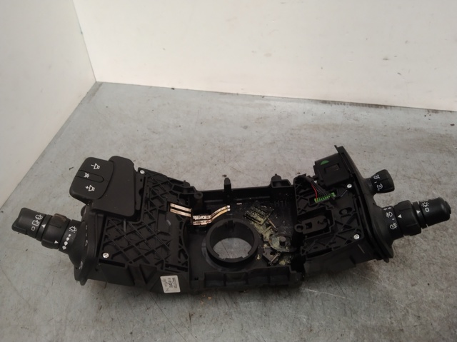 RENAULT 8200127728 Conmutador derecho de la columna de dirección  en stock Terrassa