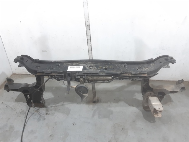 RENAULT 8200137494 Soporte superior del radiador (panel de montaje de faros)  disponible Lugo
