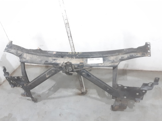 8200137494 Soporte superior del radiador (panel de montaje de faros)  disponible Málaga