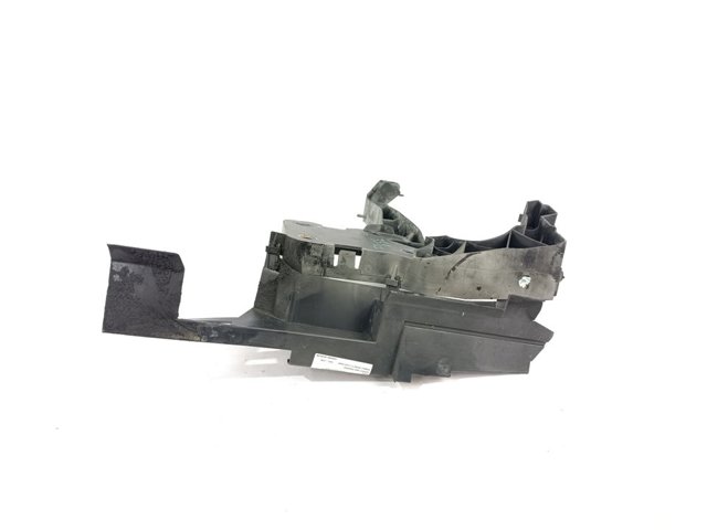 8200137495 Soporte izquierdo del radiador (panel de montaje de faros)  en stock Castellón
