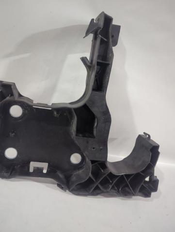 8200137495 RENAULT Soporte izquierdo del radiador (panel de montaje de faros)  en stock Córdoba