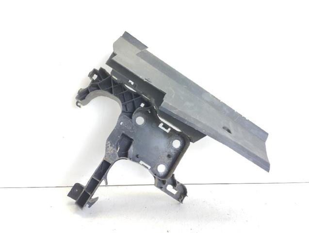 8200137496 RENAULT Soporte derecho del radiador (panel de montaje para faros)  en stock Huelva