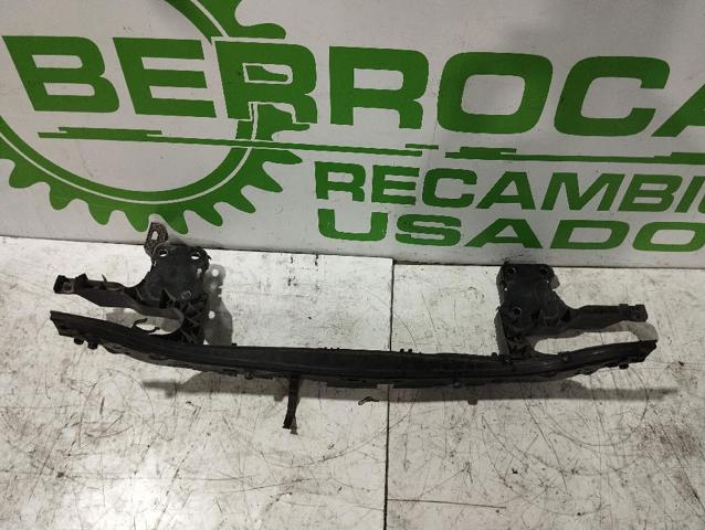 RENAULT 8200137496 Soporte derecho del radiador (panel de montaje para faros)  en stock Salamanca