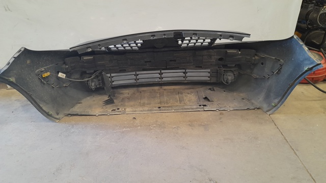 Parachoques delantero 8200139528 RENAULT