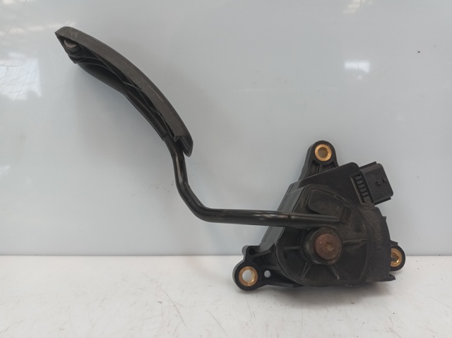 8200153268 Pedal del acelerador  disponible Burgos