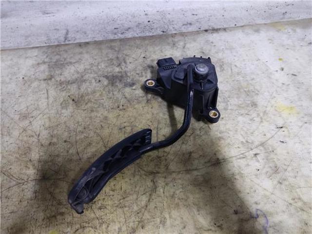 RENAULT 8200153268 Pedal del acelerador  disponible Valladolid