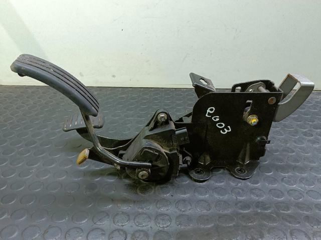 8200153270 Pedal del acelerador  en stock Granada