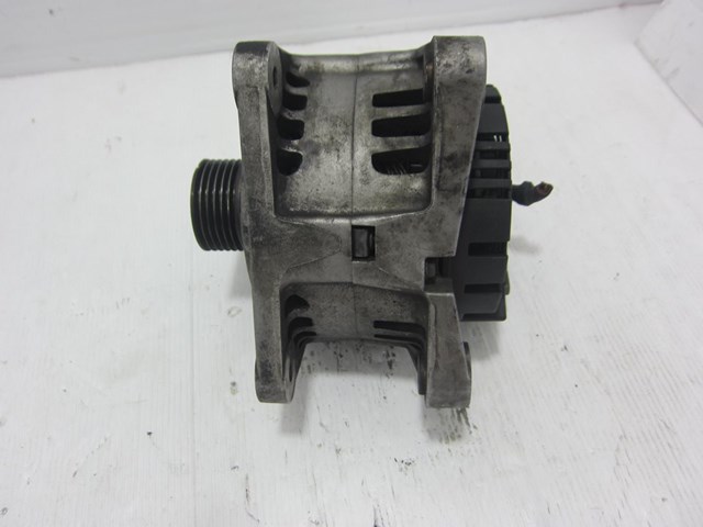 8200153710 RENAULT Alternador  en stock Gandía