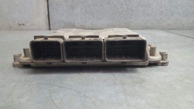 8200153946 RENAULT Unidad de control del motor (ECU)  comprar en Jaén