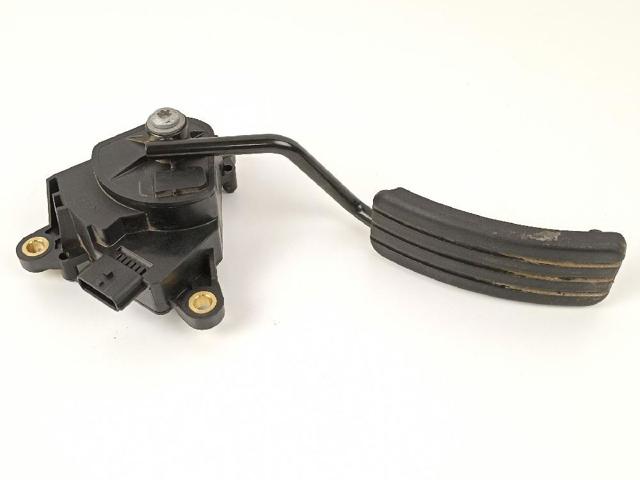 RENAULT 8200159647 Pedal del acelerador  disponible Valladolid