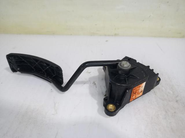 RENAULT 8200159647 Pedal del acelerador  comprar en Ponferrada