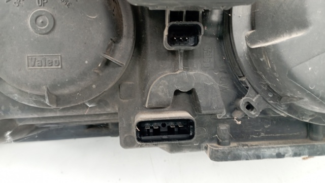 8200163324 RENAULT Faro derecho  disponible Vigo